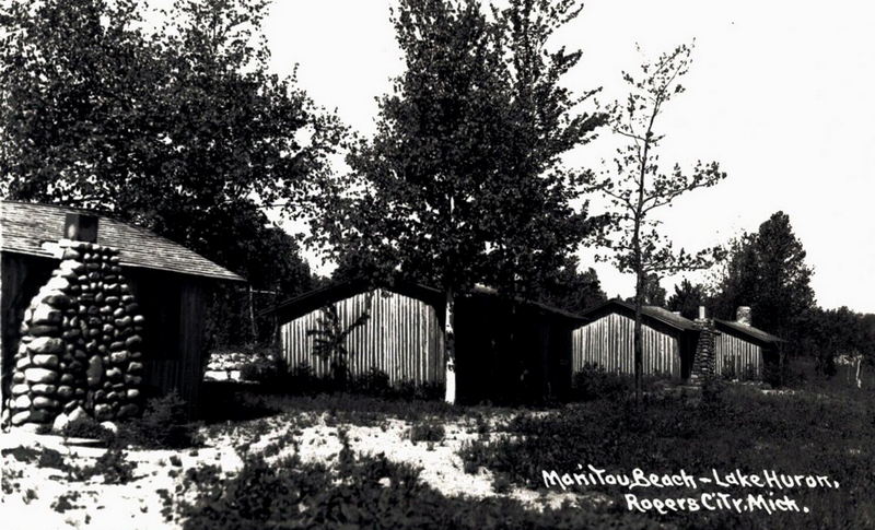 Kleins Mainitou Beach Motel - Vintage Postcard Of Cabins Next Door